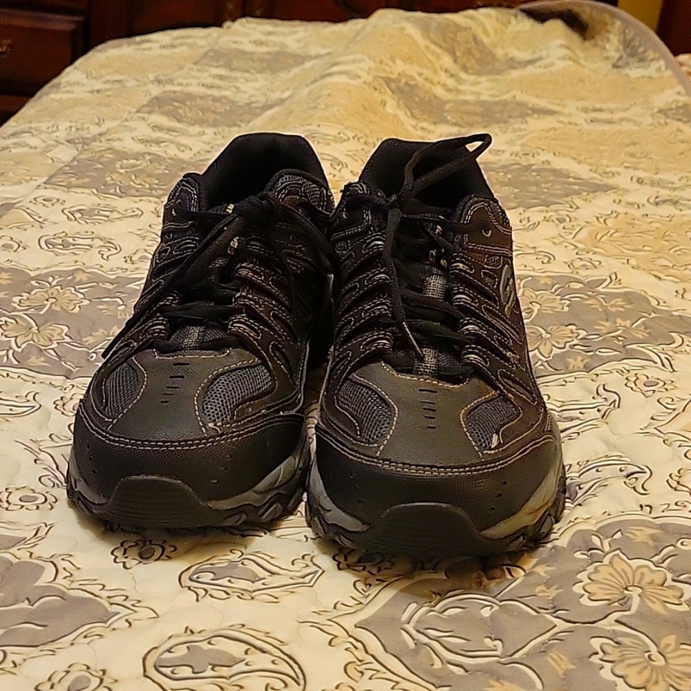 Skechers size 10.5 extra wide men's shoes